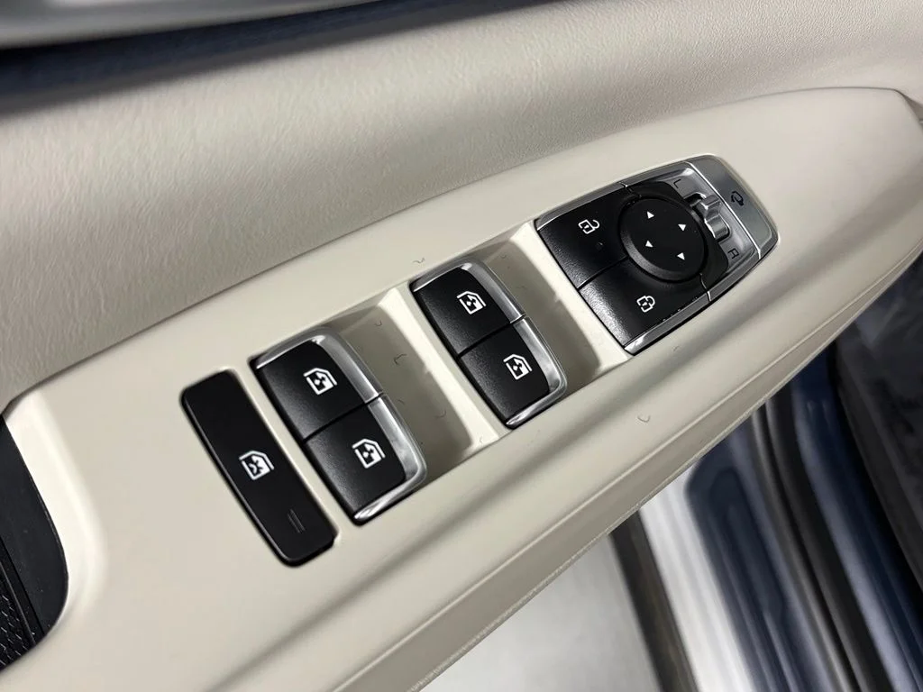 New 2026 Ceramic Silver Kia EX image 14