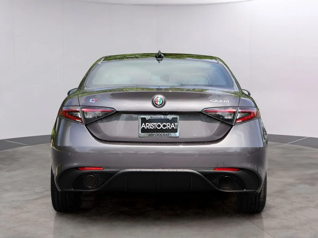 New 2026 Vesuvio Gray Metallic Alfa Romeo Base image 6