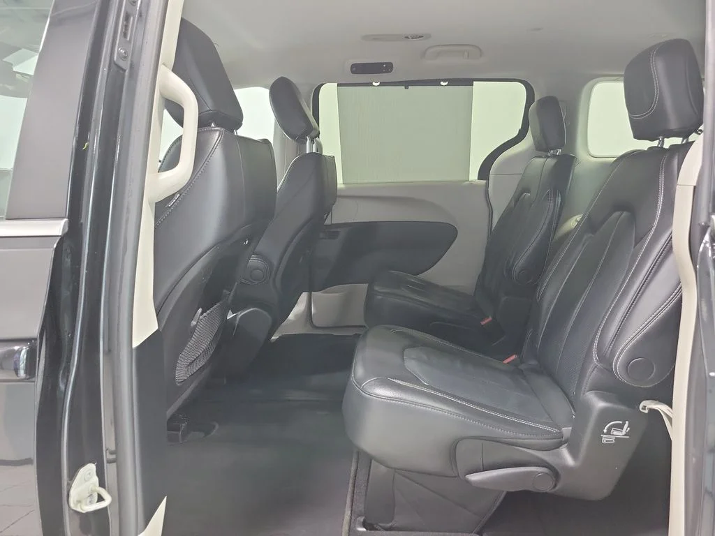 Used 2022 Black Chrysler Touring L image 27