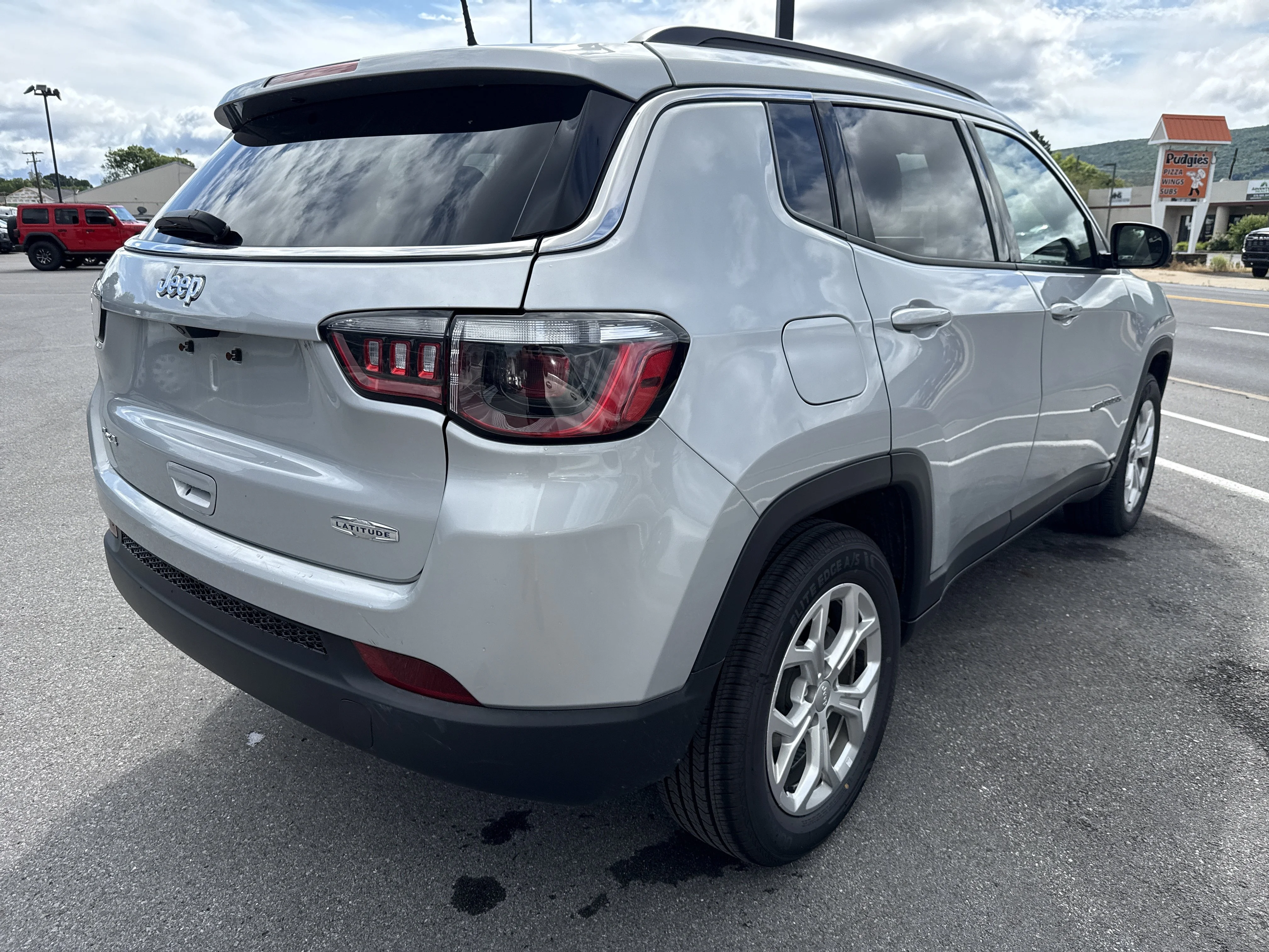 Used 2024 Silver Zynith Metallic Clearcoat Jeep Latitude image 3