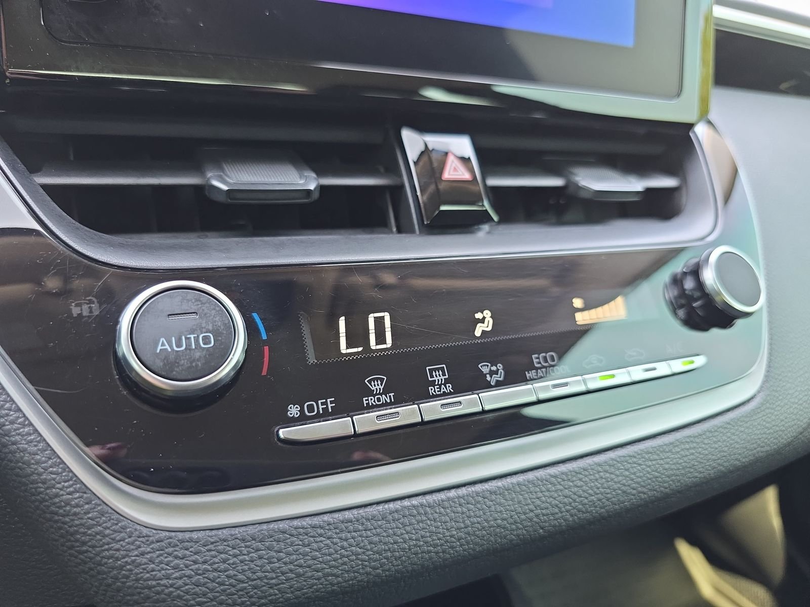 Used 2025  Toyota LE image 22