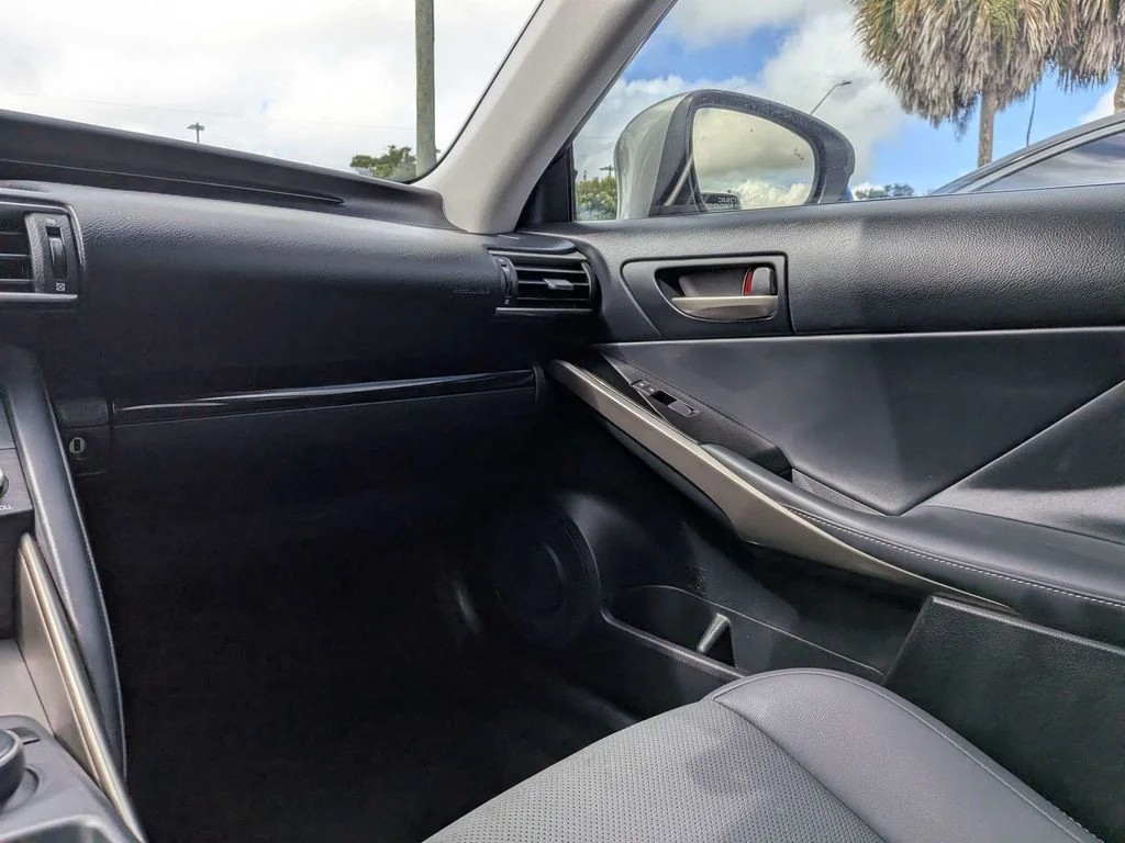 Used 2019 Silver Lexus 300 image 12