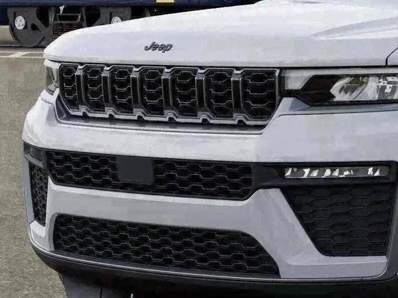 New 2026 Bright White Clear-Coat Exterior Paint Jeep Limited image 13