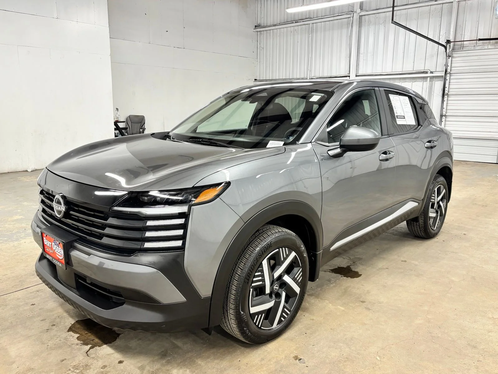 Used 2025 Gray Nissan SV image 3