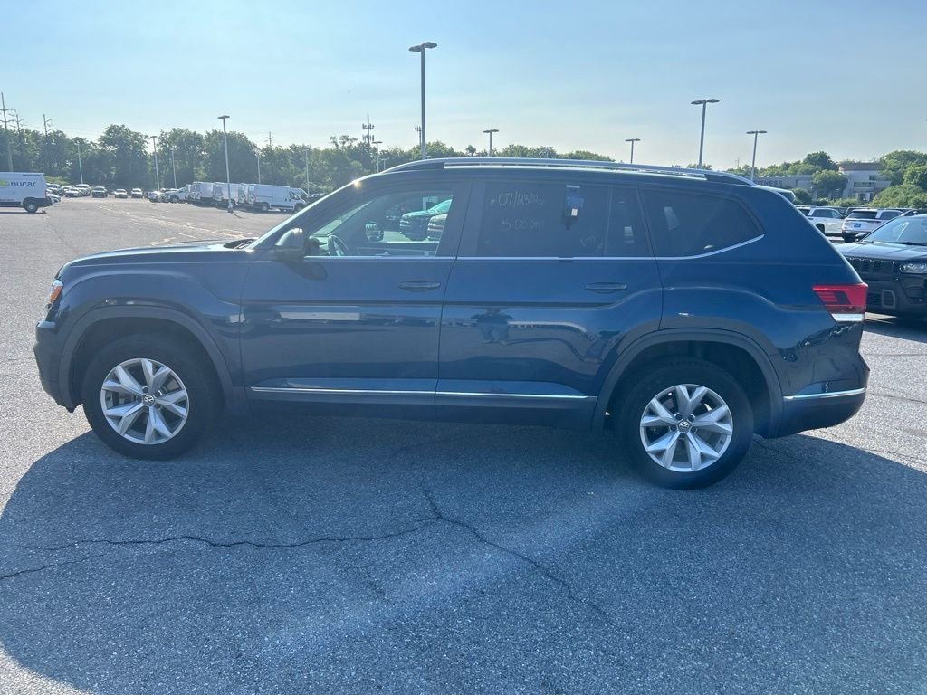 Used 2018 Blue Volkswagen SEL image 9