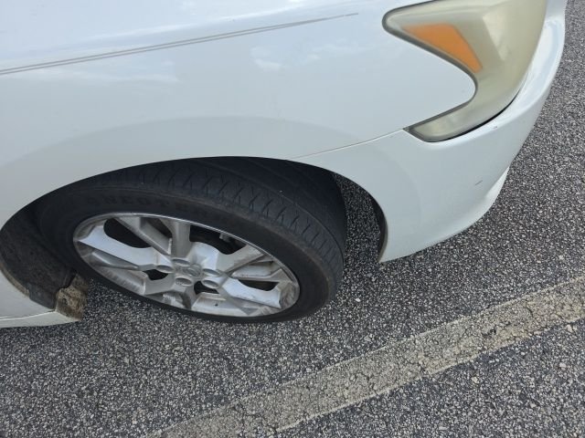 Used 2013 White Nissan 3.5 SV image 4