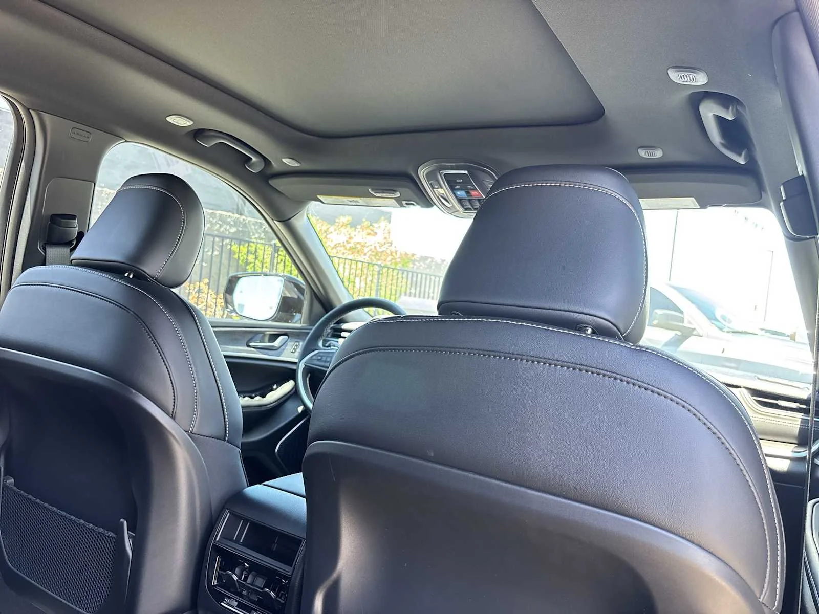 Used 2025 Diamond Black Crystal Pearlcoat Jeep  image 16