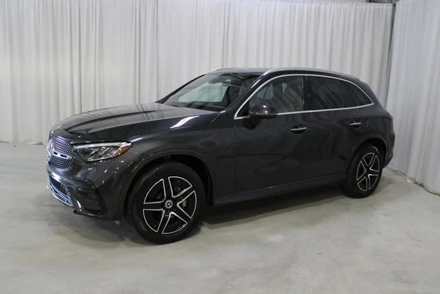 Used 2023  Mercedes-Benz GLC 300 image 27