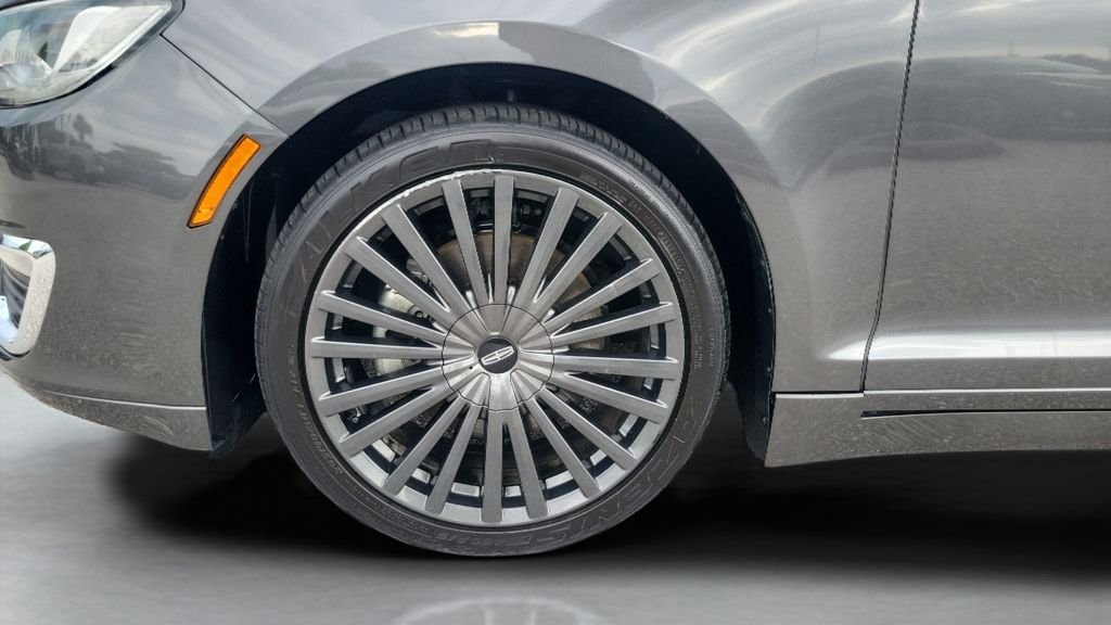 Used 2017 Gray Lincoln Reserve image 25