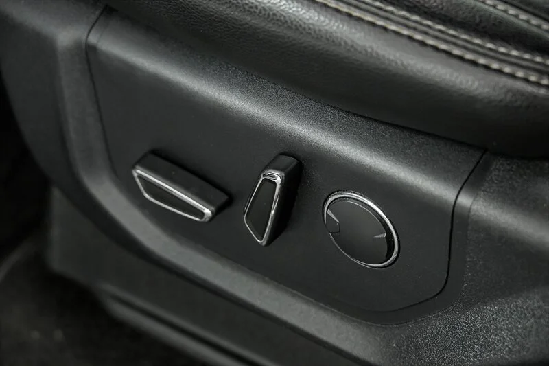 Used 2018 White Platinum Metallic Tri-Coat Ford Lariat image 19