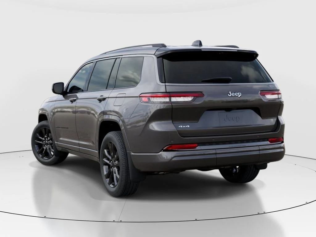 New 2026 Baltic Gray Metallic Clear-Coat Exterior Paint Jeep Limited Reserve image 2