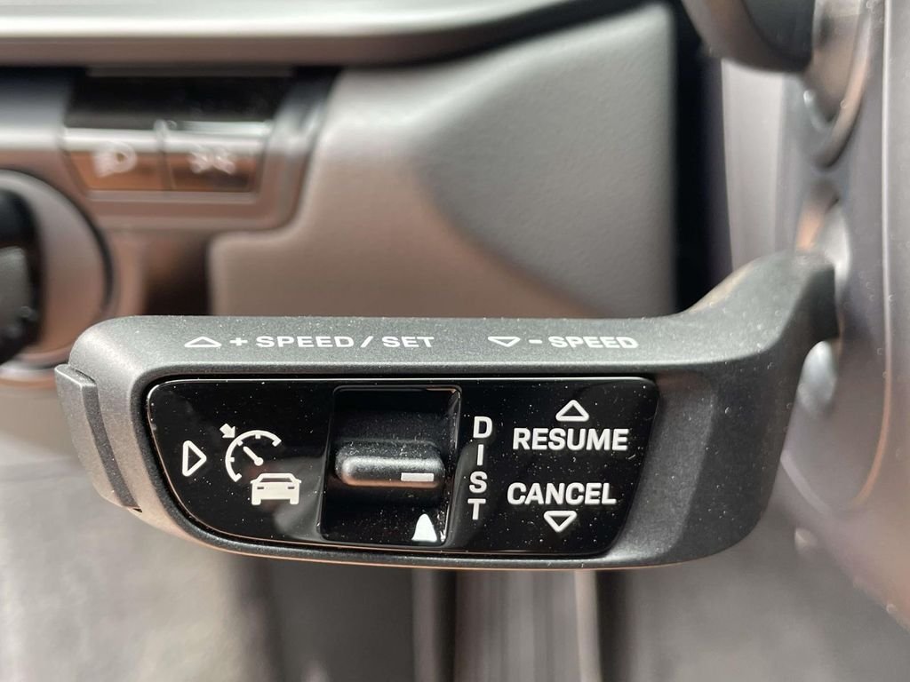 Used 2020 Dolomite Silver Metallic Porsche Carrera S image 38