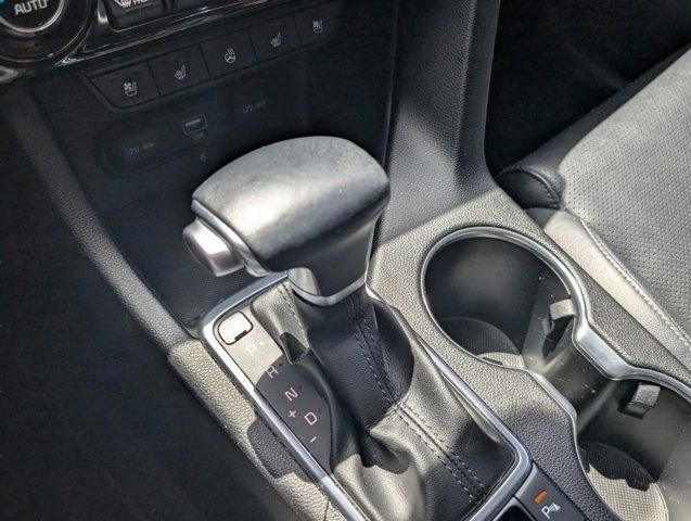 Used 2022 White Kia EX image 36