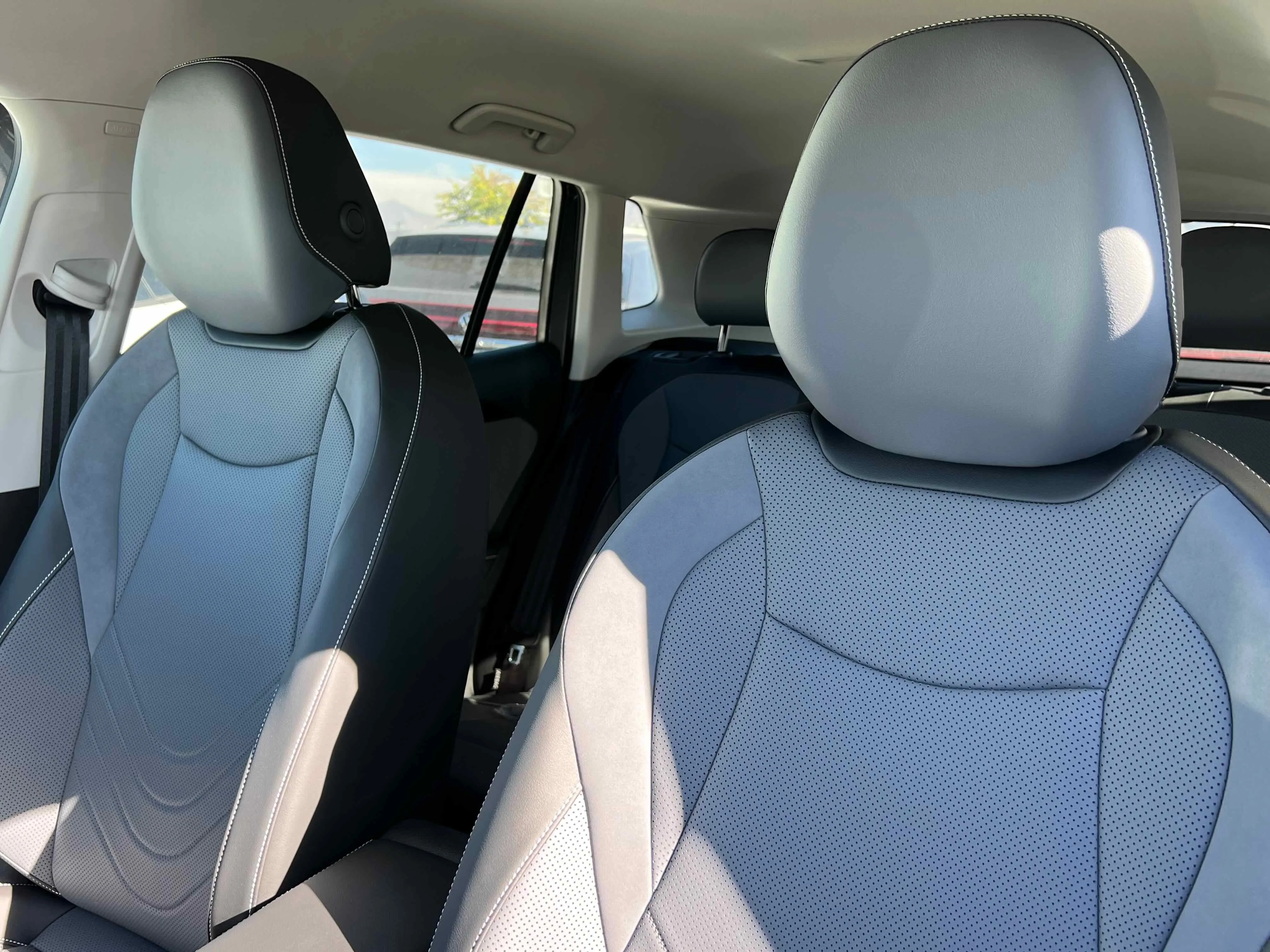 New 2025 Platinum Gray Volkswagen SE image 16