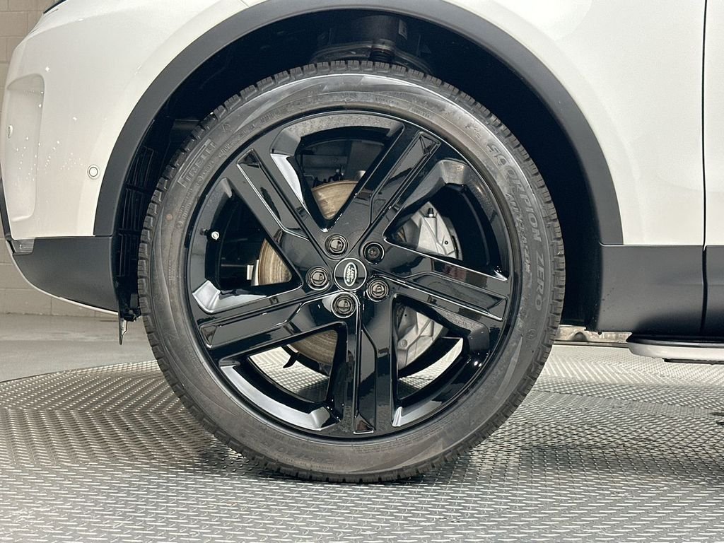 New 2026 Fuji White Land Rover S image 5