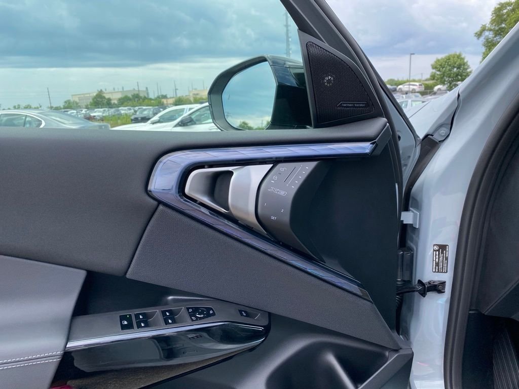 New 2026 Brooklyn Grey Metallic BMW M50 xDrive image 15