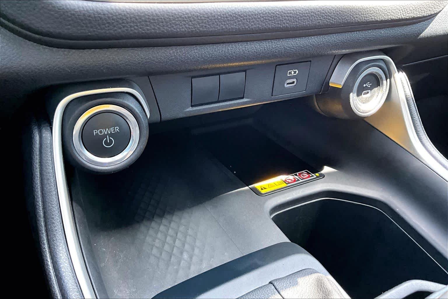 Used 2024 Wind Chill Pearl Toyota Hybrid XLE image 32