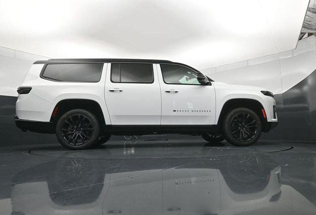 New 2026 Bright White Clear-Coat Exterior Paint Jeep Grand Wagoneer image 24