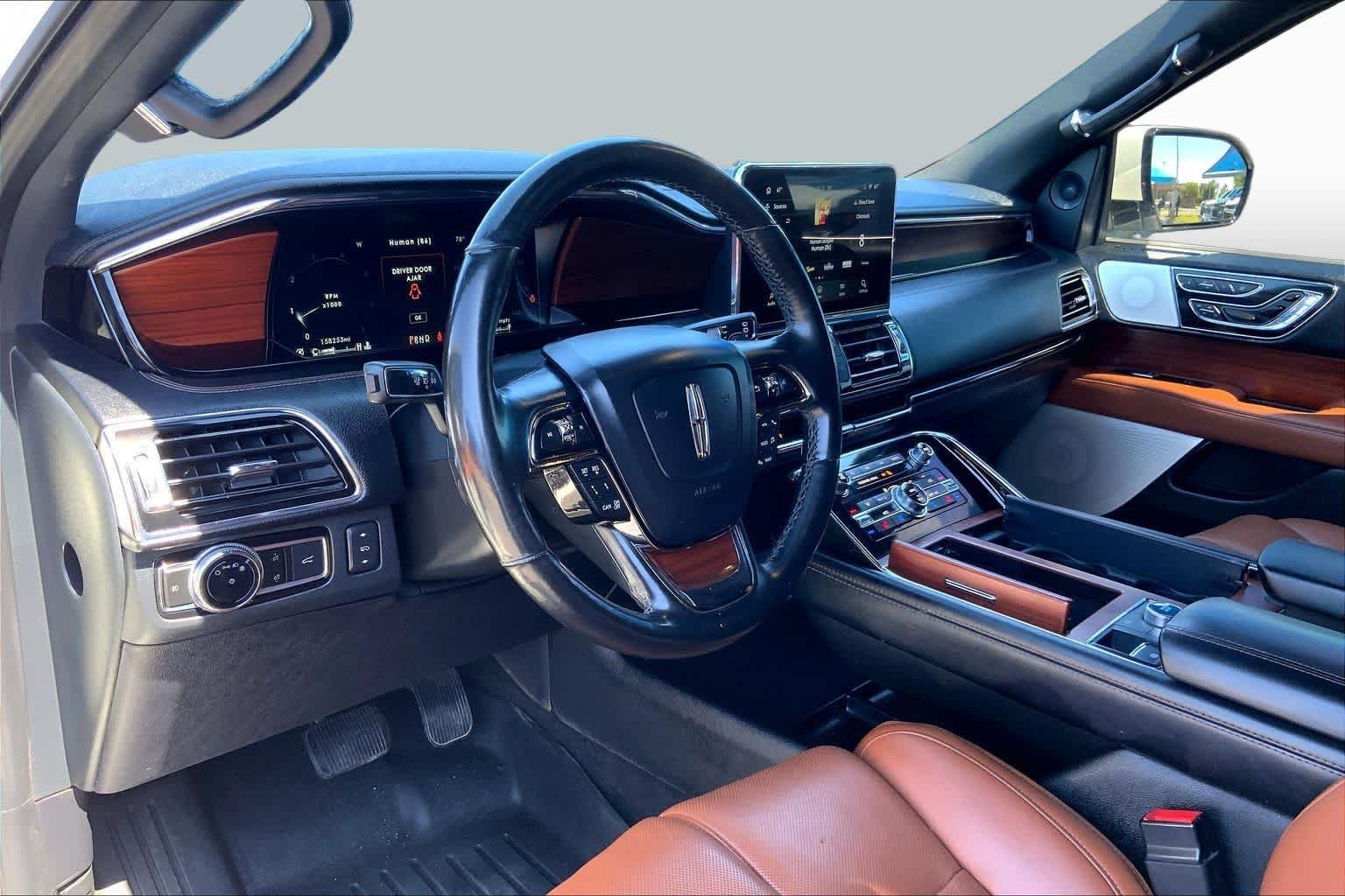 Used 2021 Ceramic Pearl Lincoln Reserve image 18