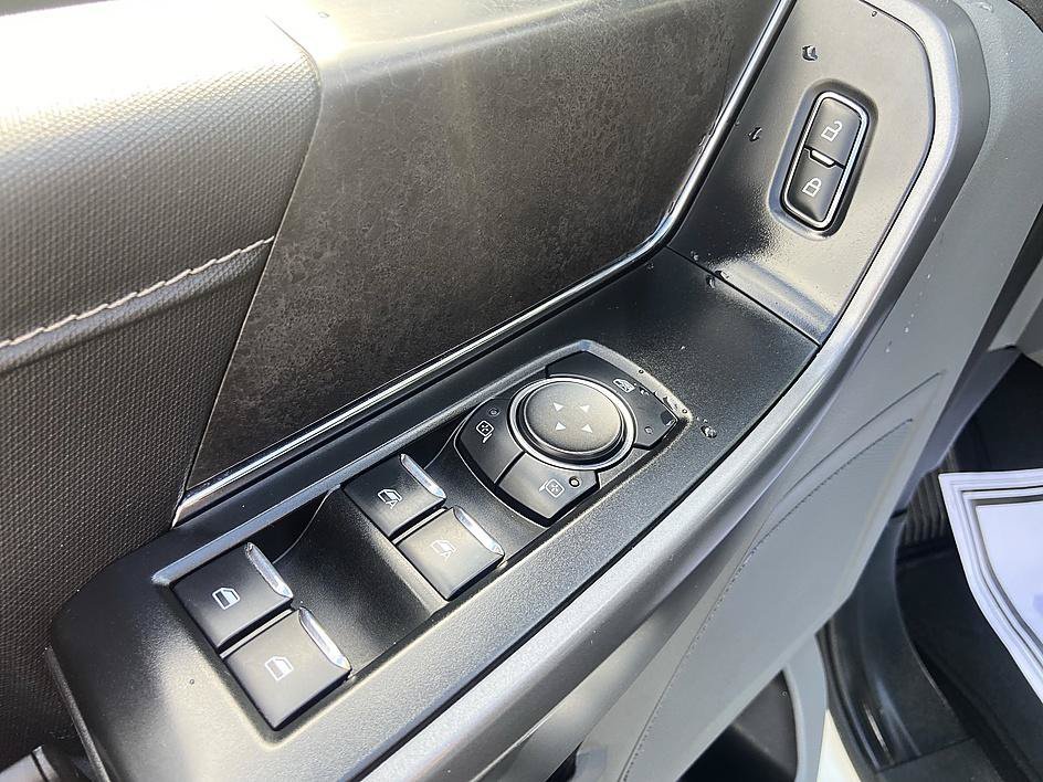Used 2025 Oxford White Ford XLT image 12