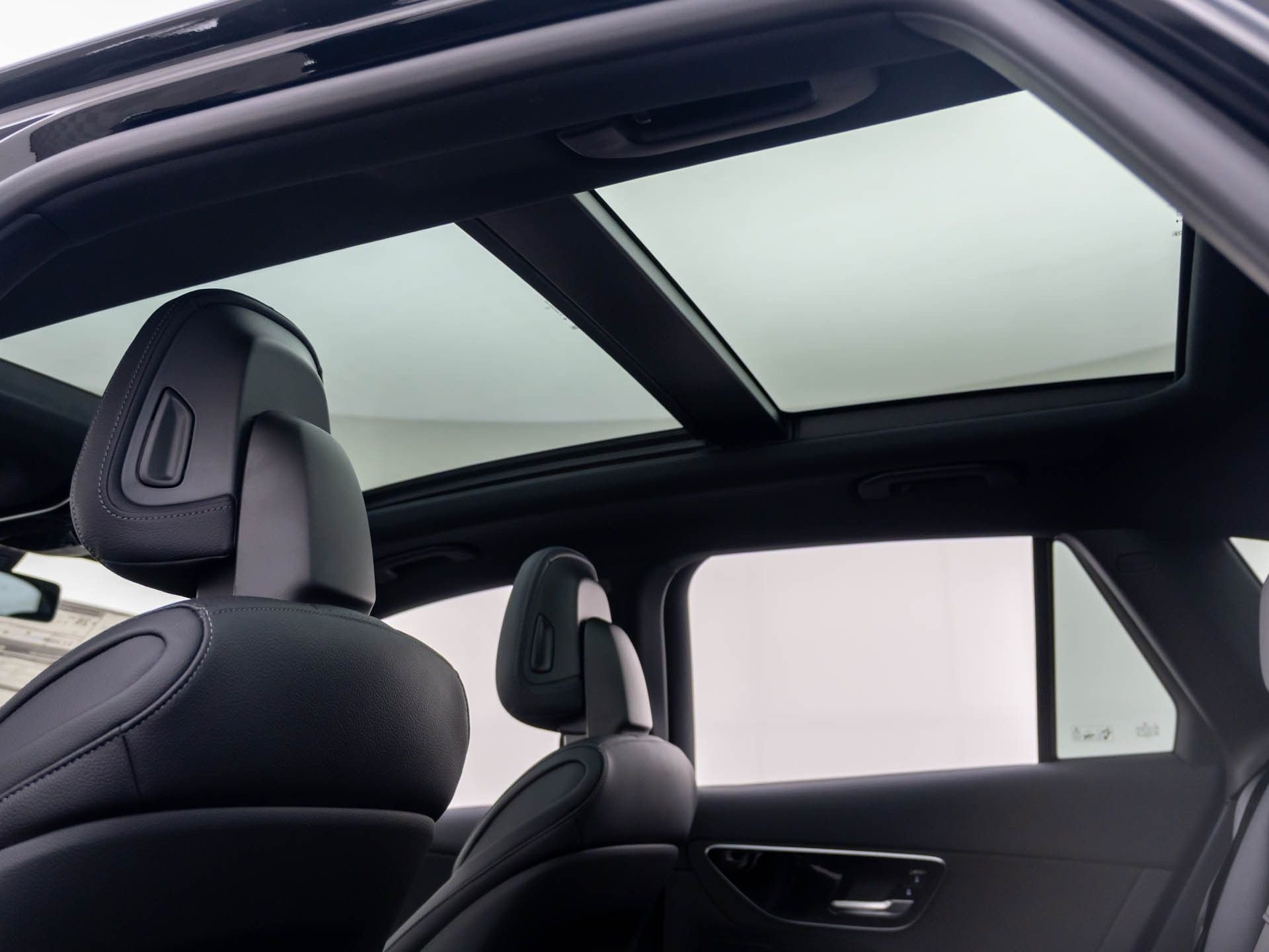 New 2027 Black Mercedes-Benz GLC 300 image 19