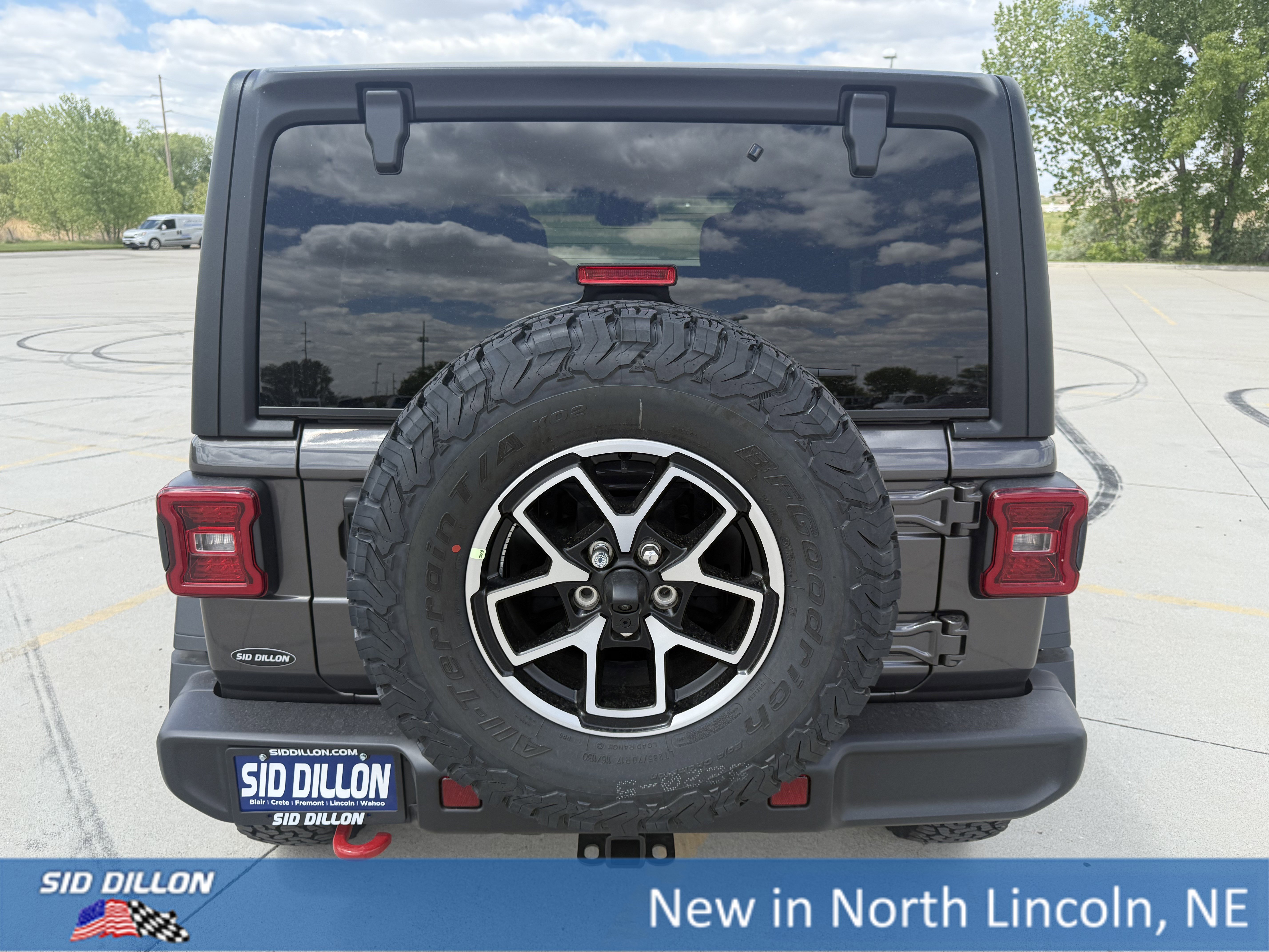 View vehicle photo 4