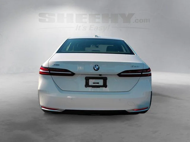 Used 2024 White BMW 530i xDrive image 14