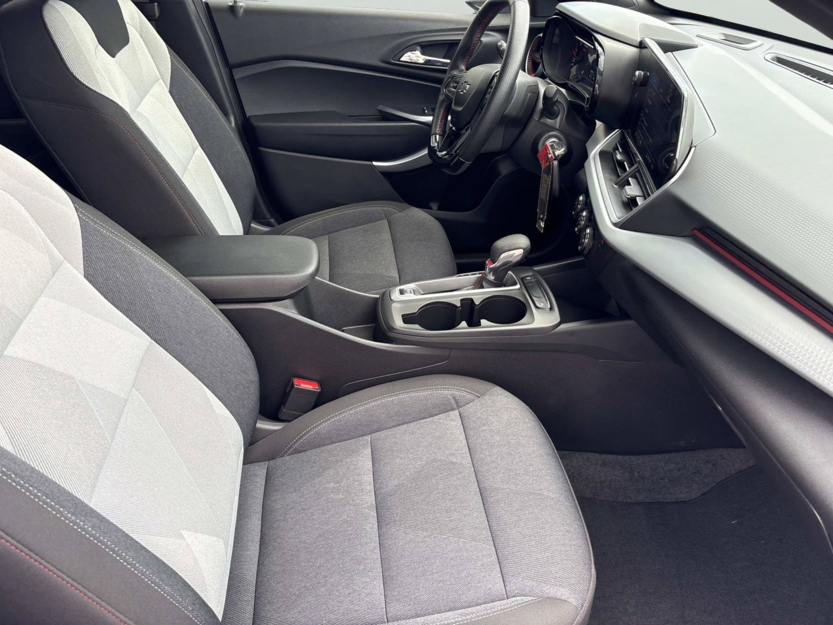 Used 2025 Summit White Chevrolet 1RS image 25