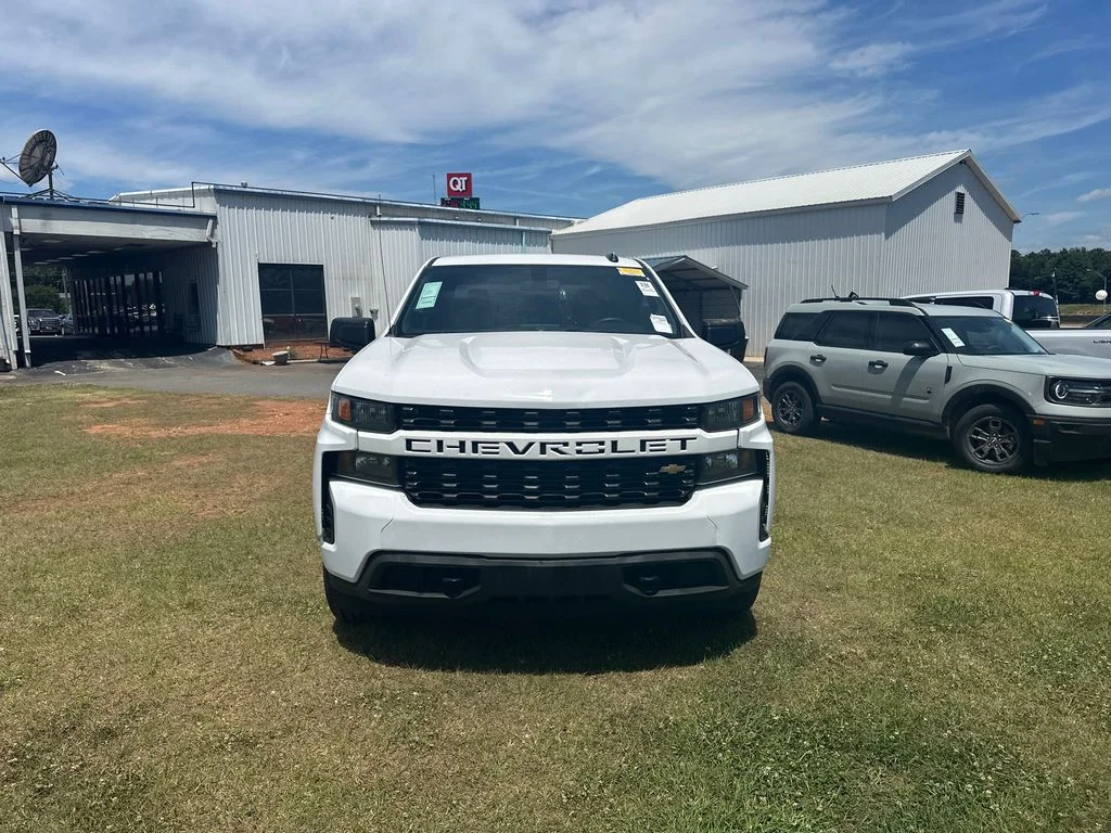 Used 2021 White Chevrolet Custom image 2