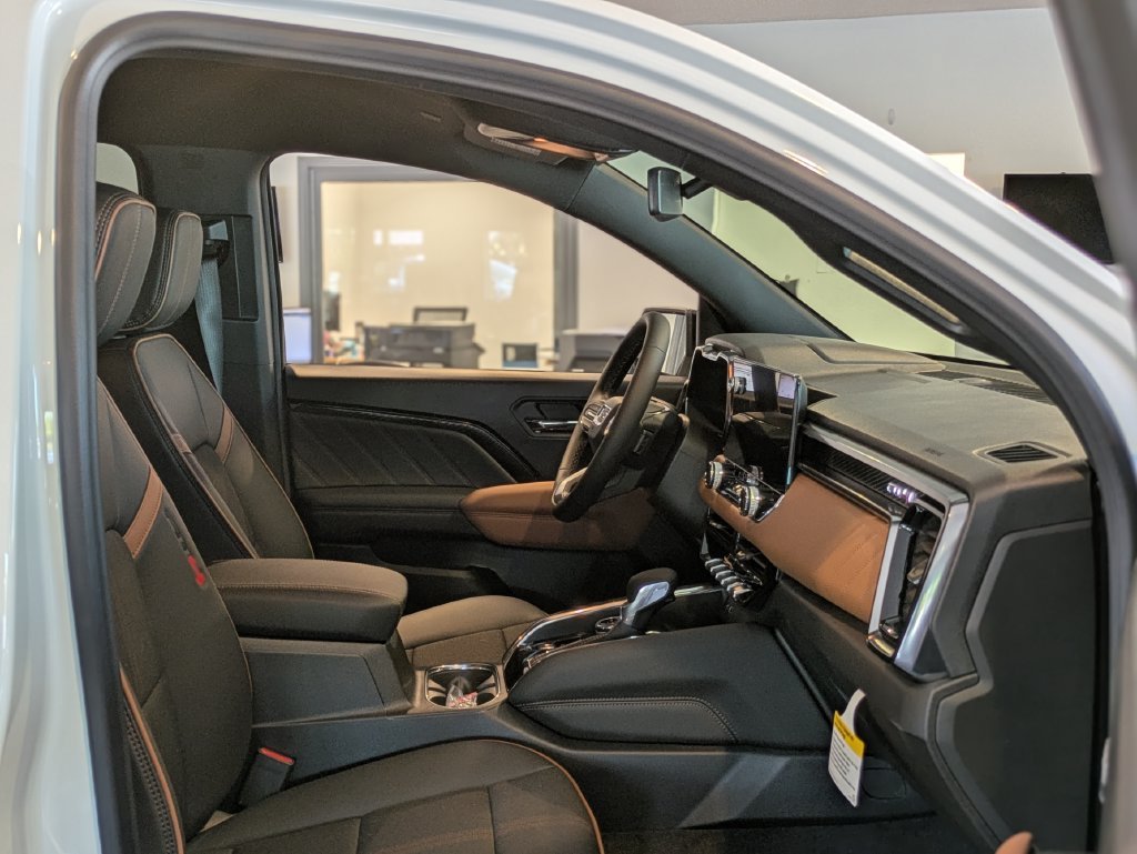 2026 GMC Canyon AT4 - Photo 35
