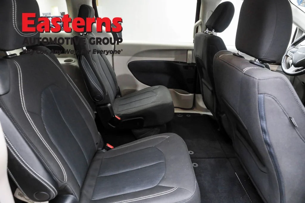 Used 2020 Red Chrysler LX image 22