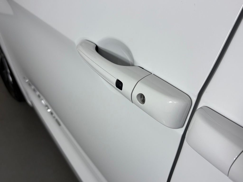 New 2027 Bright White Clear-Coat Exterior Paint Chrysler Pinnacle image 12