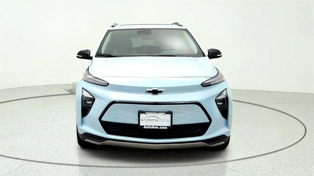 Used 2023 Ice Blue Metallic Chevrolet FWD 4dr Premier w/ Sun & Sound Package image 2