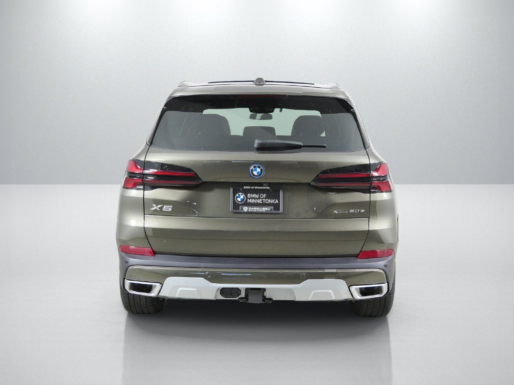 New 2026 Manhattan Green Metallic BMW xDrive50e image 10