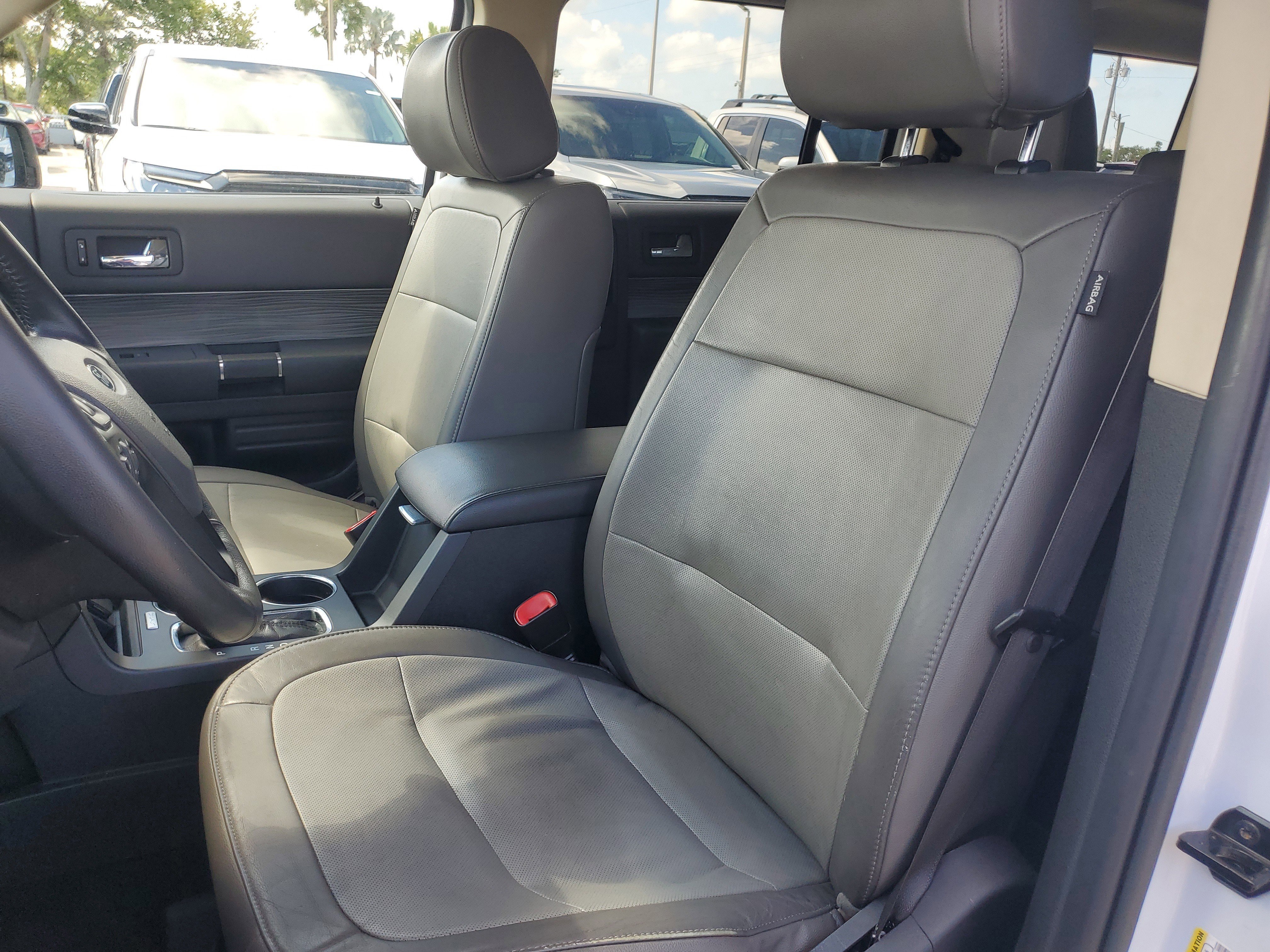Used 2019 Oxford White Ford SEL image 19