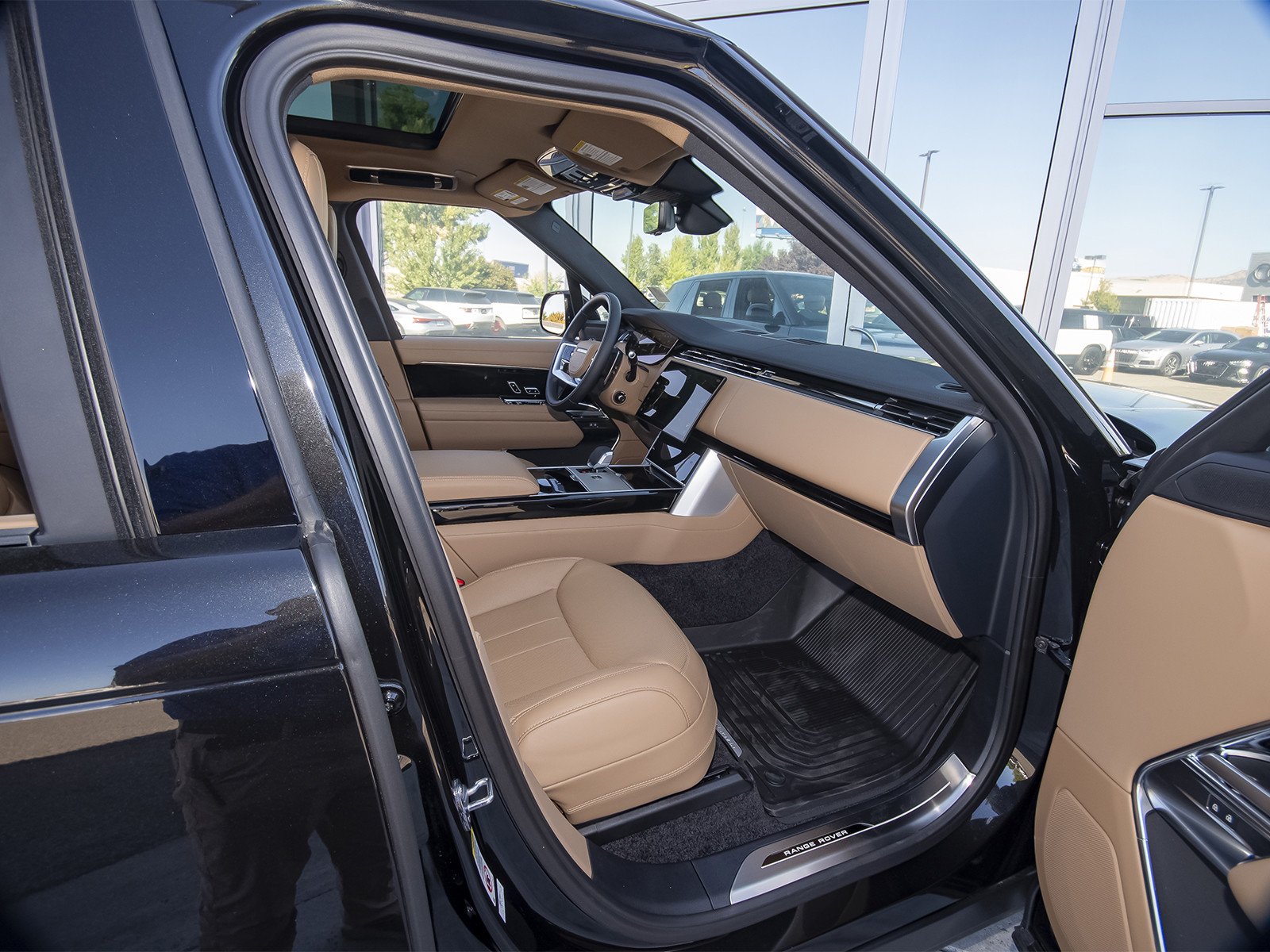 New 2026 Santorini Black Land Rover SE image 41
