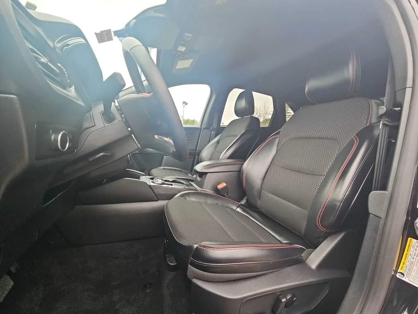 Used 2025 Agate Black Metallic Ford ST-Line image 12