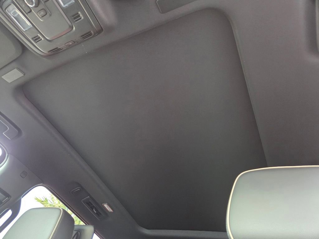 2025 Chevrolet Suburban Premier - Photo 7
