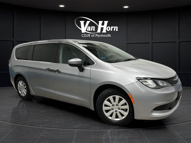2020 Chrysler Voyager L's photo