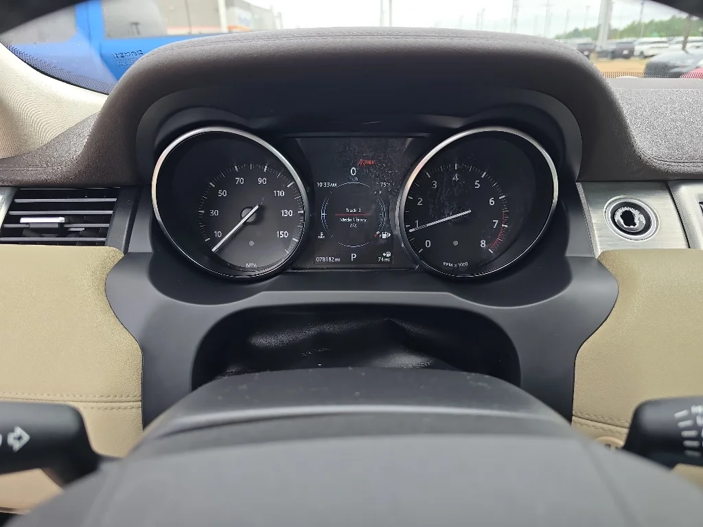 Used 2017 Loire Blue Metallic Land Rover SE image 5