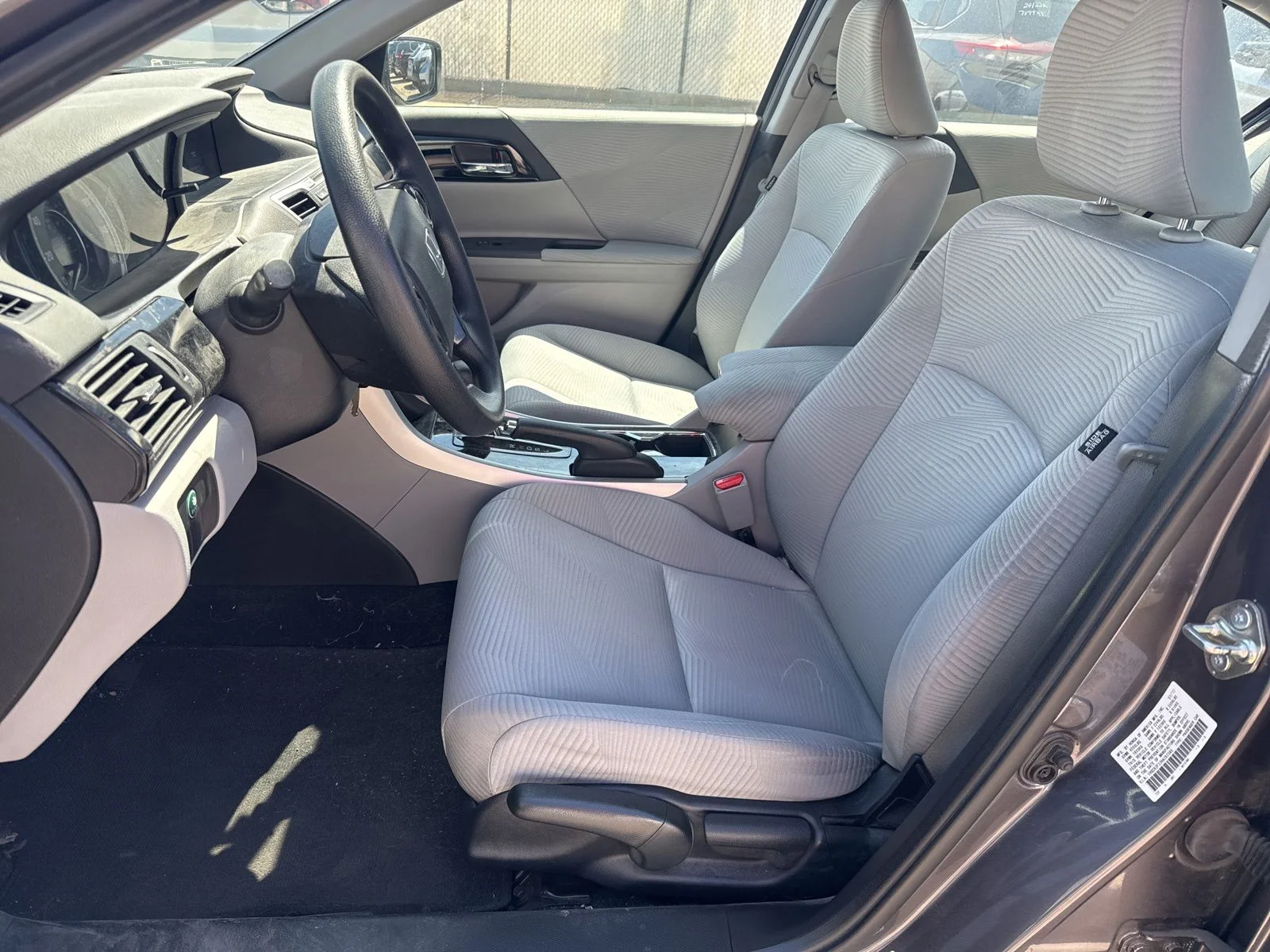 2017 Honda Accord LX - Photo 6
