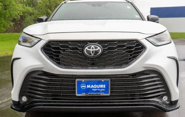 Used 2022 Beige Toyota XSE image 3