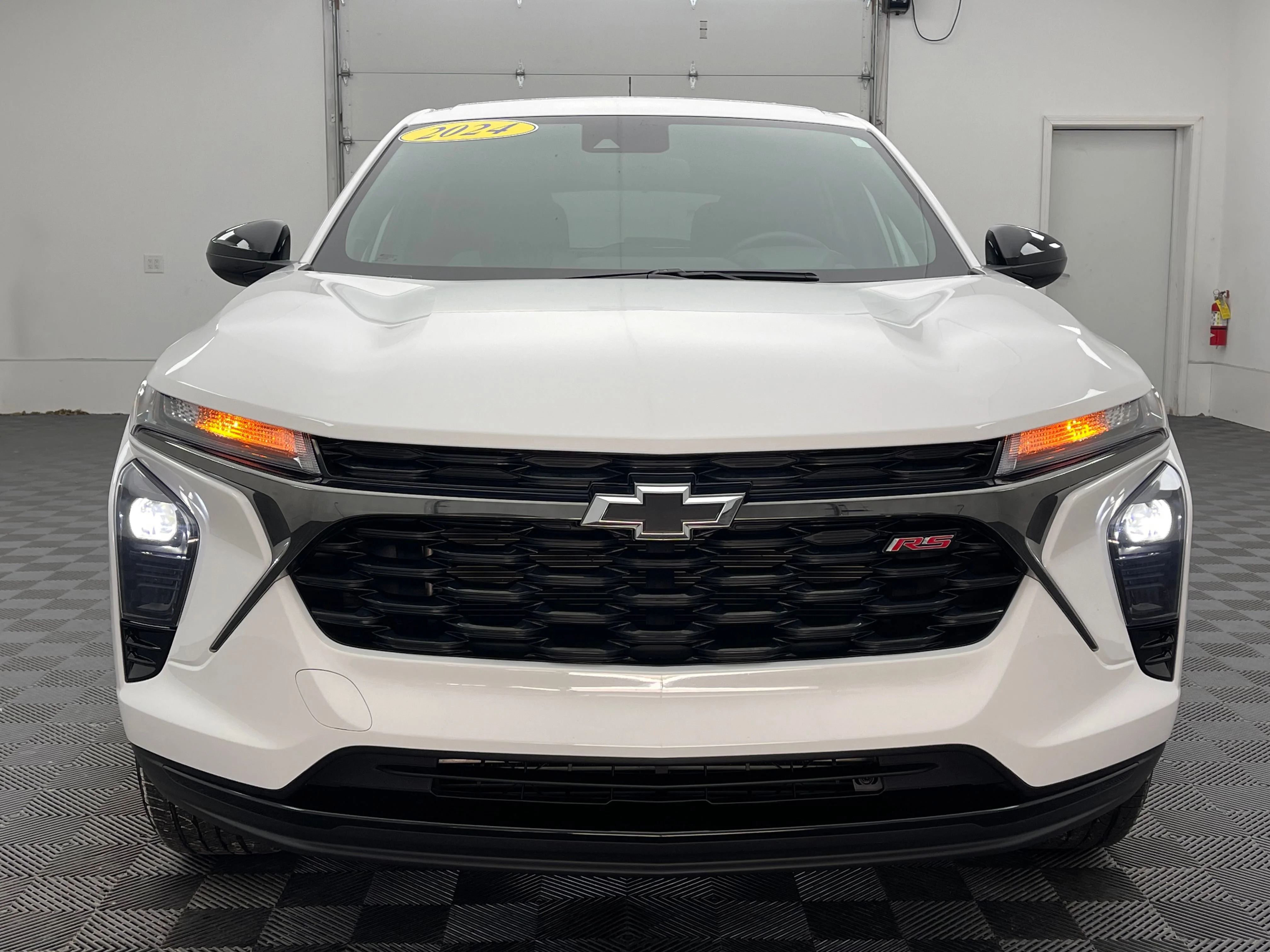 Used 2024 Summit White Chevrolet 1RS image 12