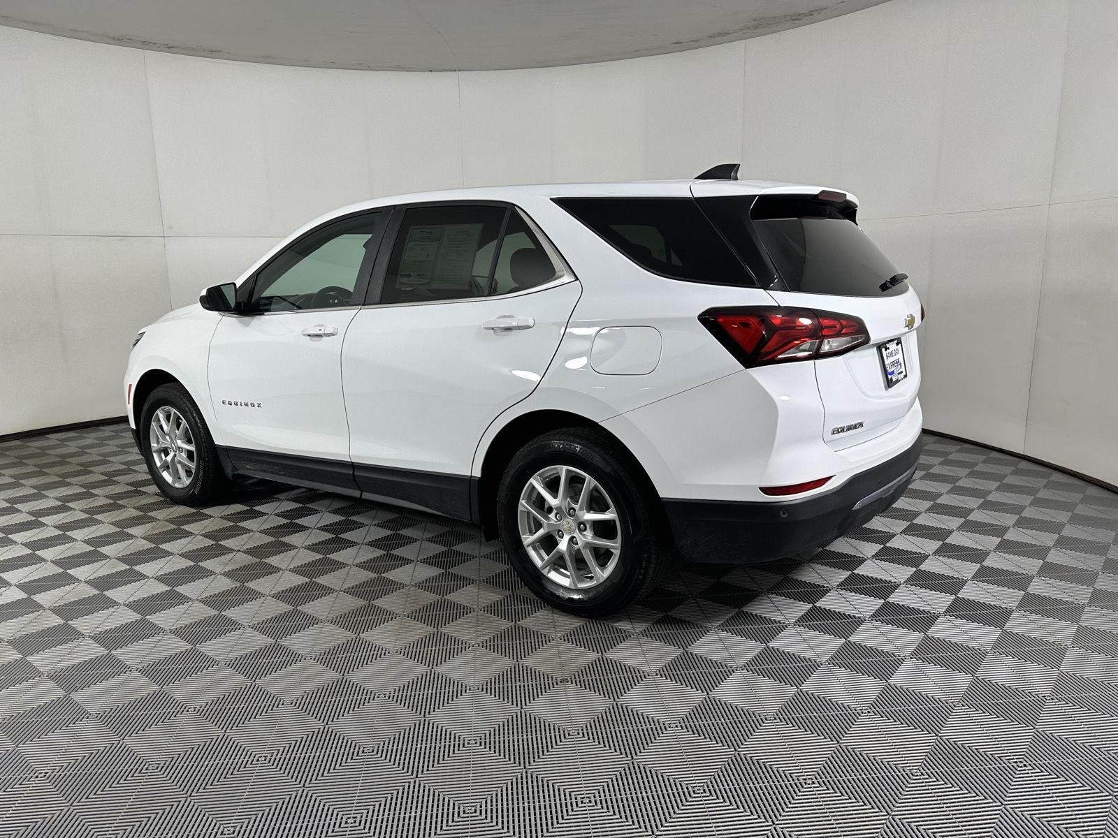 Used 2024 Summit White Chevrolet LT image 19