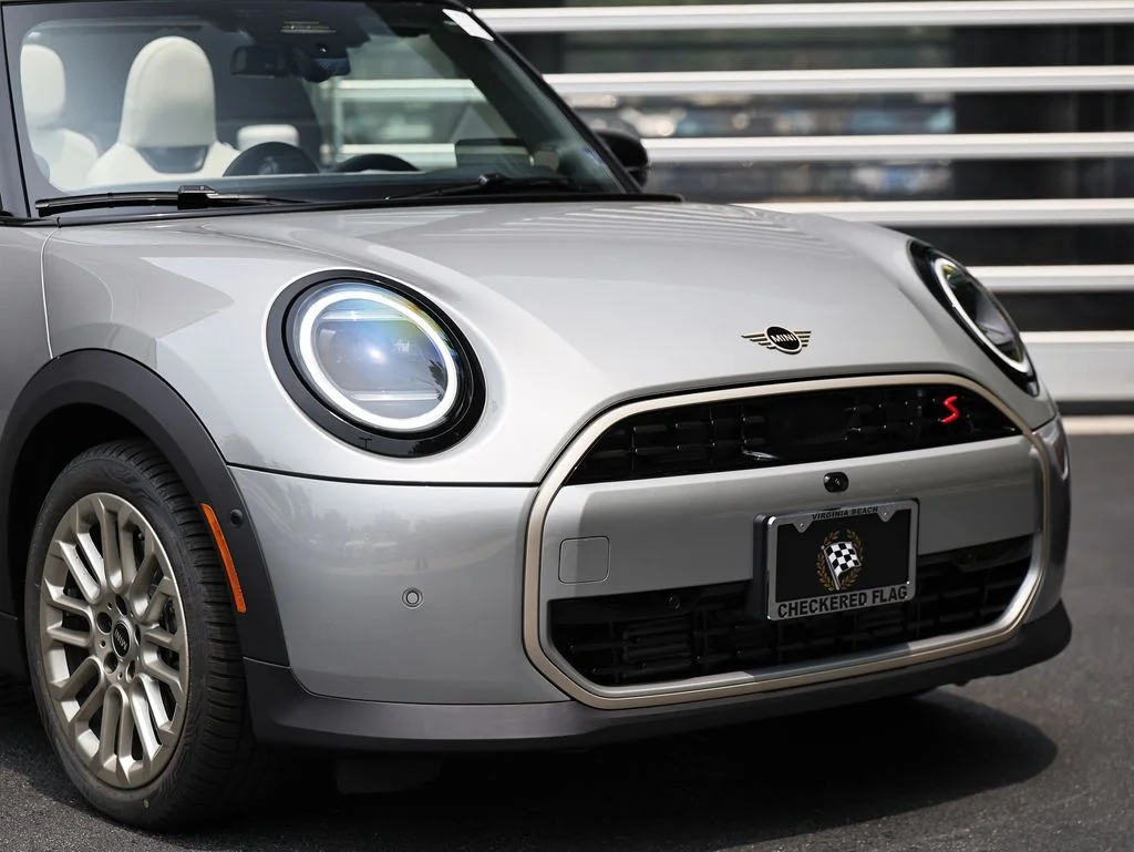 New 2026 Silver MINI Iconic image 2