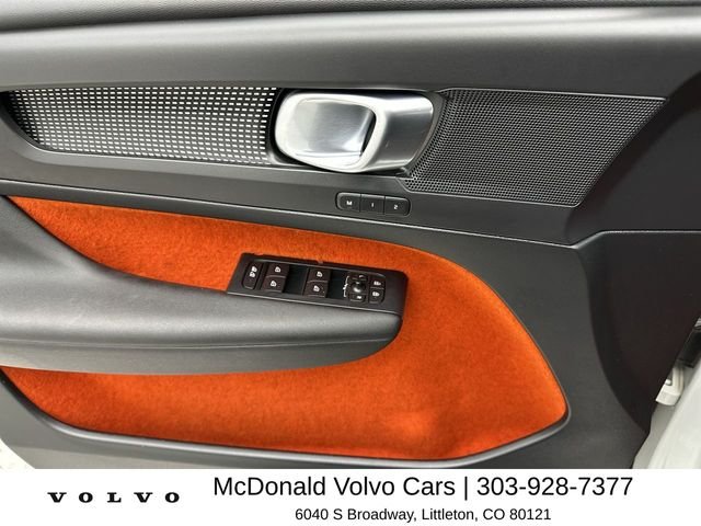 Used 2019 White Volvo R-Design image 13