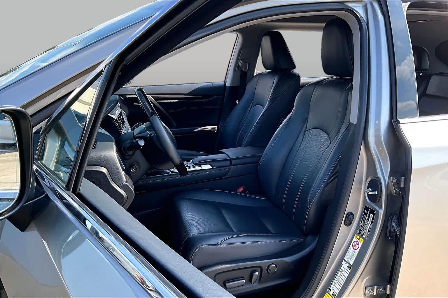 Used 2019 Atomic Silver Lexus  image 7