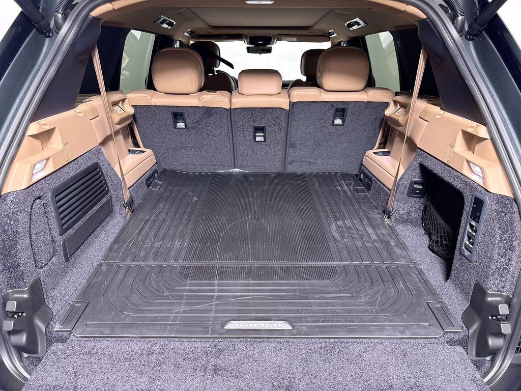 New 2026 Belgravia Green Land Rover SE LWB image 23