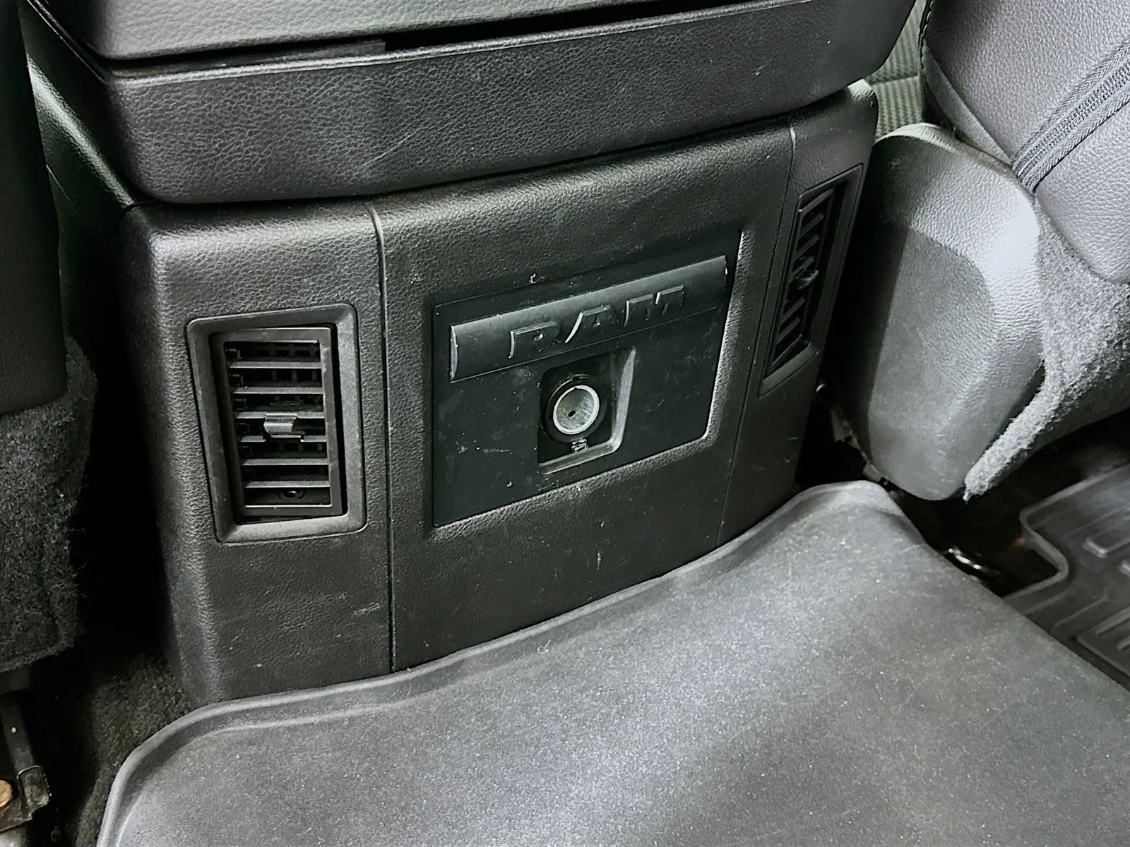 Used 2017  Ram Sport image 26