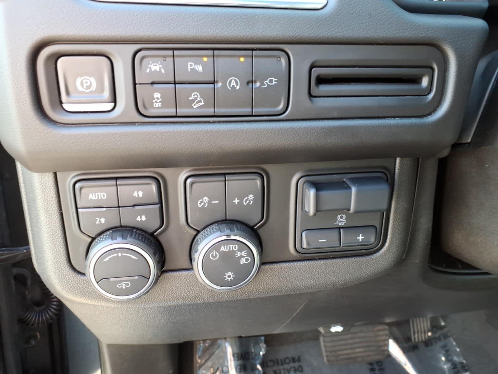 Used 2021 Shadow Gray Metallic Chevrolet Z71 image 18